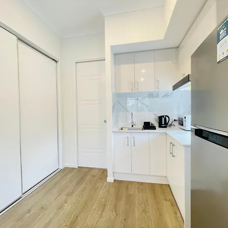 Independent With Onsuite And Small Kitchen 3*