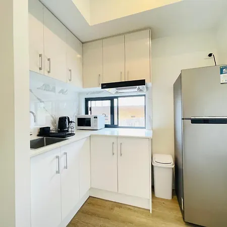 Independent With Onsuite And Small Kitchen