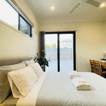Independent With Onsuite And Small Kitchen 3*