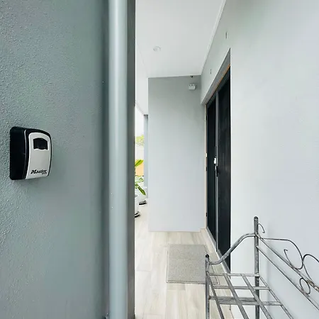 Independent With Onsuite And Small Kitchen Guest house