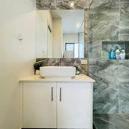 Independent With Onsuite And Small Kitchen Guest house