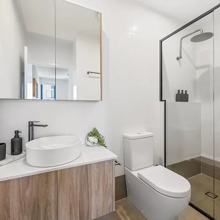 Apartment Family Retreat - Free Secure Car Park, Garden Westfield Shopping, Restaurants