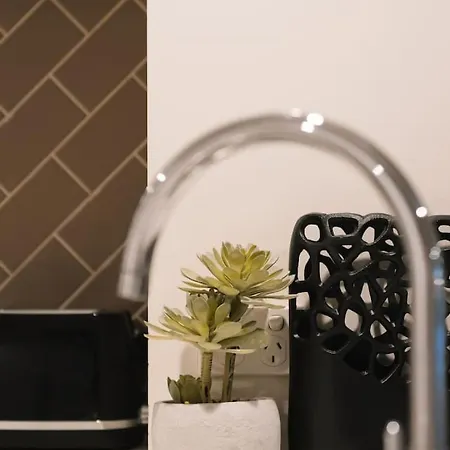 Modern 2b2b Only 10mins To Airport N Southbank Apartment *