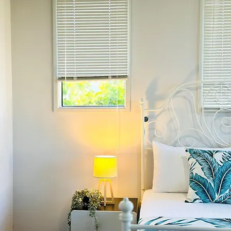 16b Peaceful Ensuite In Coopers Plains Guest house