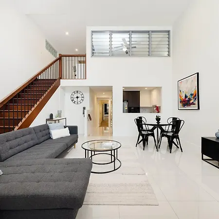 Holiday home Huge Family Townhouse 3 Bathrooms 5km To Brisbane