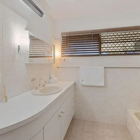 Charming 4br House With Parking Near Sunnybank Holiday home