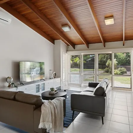 Holiday home Charming 4br House With Parking Near Sunnybank *