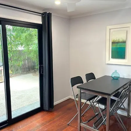 Holiday home Gabba 2 Separate Homes 1 Block 6 Bdrms Brisbane