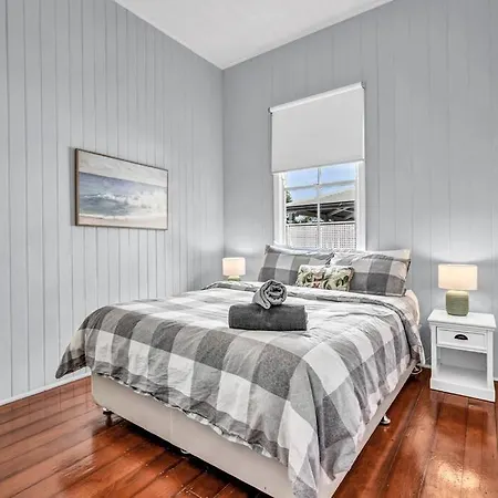 Holiday home Gabba 2 Separate Homes 1 Block 6 Bdrms Brisbane