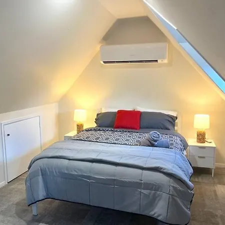 Gabba 2 Separate Homes 1 Block 6 Bdrms Holiday home *