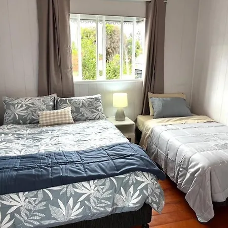 Holiday home Gabba 2 Separate Homes 1 Block 6 Bdrms Brisbane