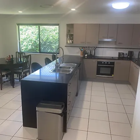 4 Bedroom In Nudgee *