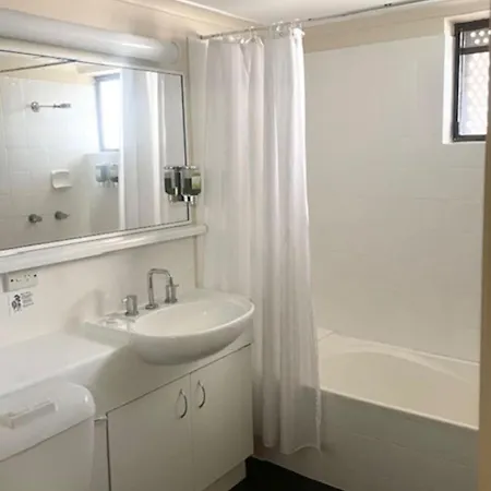 Quiet Unit In Leafy By Custom Hosting *