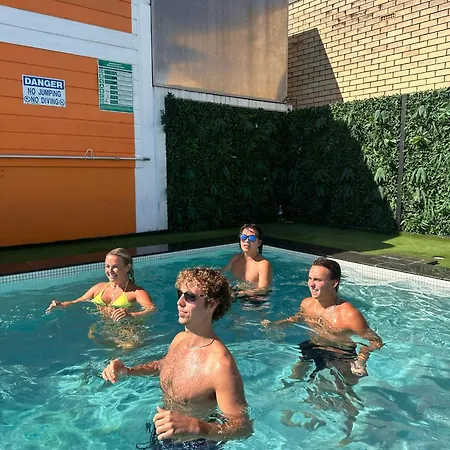Backpackers Hq *