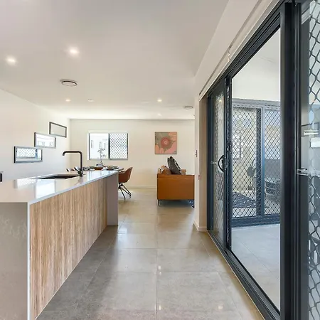 3br Floor With Parking, Ev Friendly & Views South Apartment