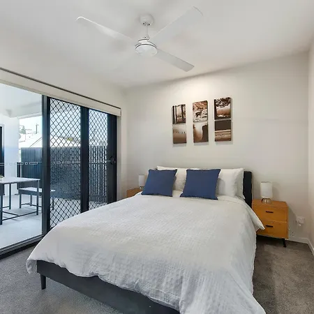3br Floor With Parking, Ev Friendly & Views South Apartment