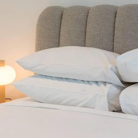 Utopia Oasis Exquisite Urban Retreat Apartment Brisbane