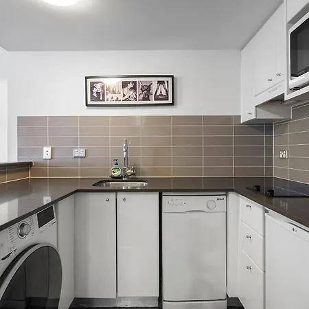 Cbd - 1bdr - Sebel 4 Star Apartment *
