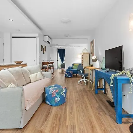 Hustle And Bustle 2bed 1bath 1car Pool Teneriffe Apartment