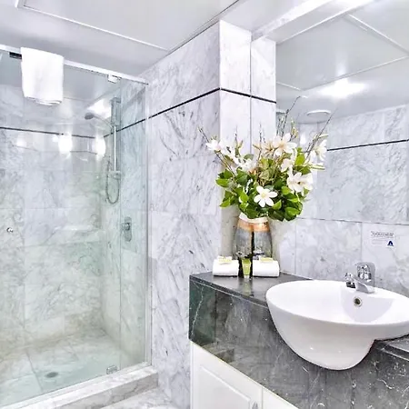 Macarthur Chambers Aparthotel 5*