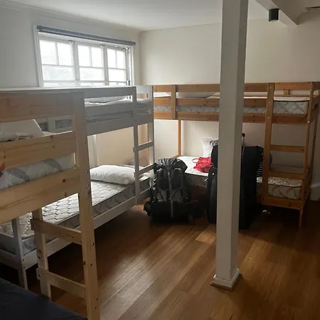 Hostel Palm Hamilton Backpacker *
