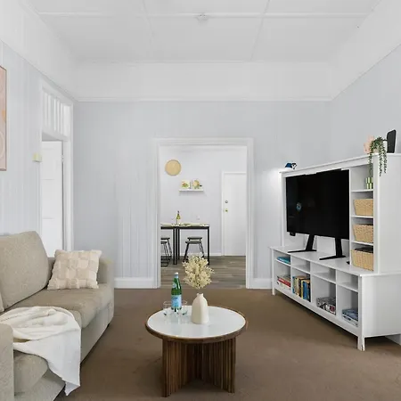 Wow Bridge Views Near Cbd Quiet Bus Train Holiday home Brisbane