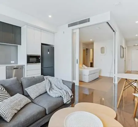 Spacious One-bedroom In South Apartment Brisbane