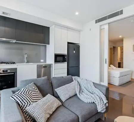 Apartment Spacious One-bedroom In South *