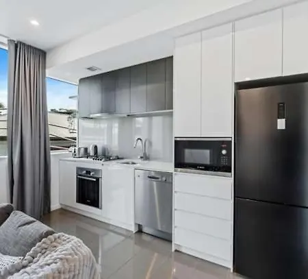 Spacious One-bedroom In South * Brisbane