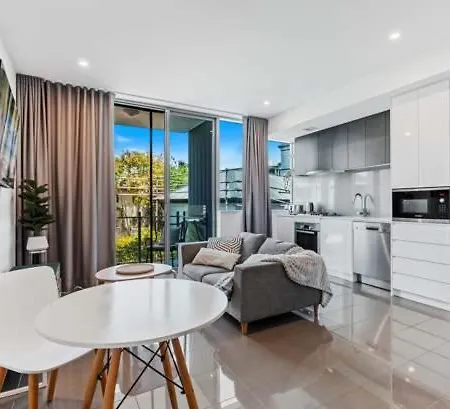 Apartment Spacious One-bedroom In South