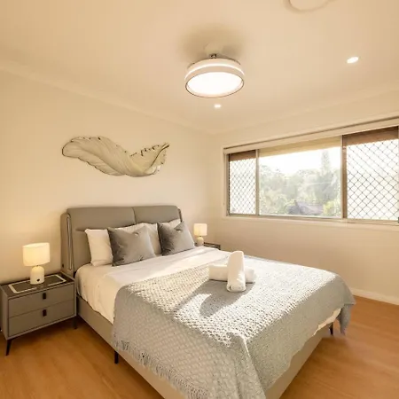 Holiday home Super Value 4br House Near Westfield Shops And Parks *