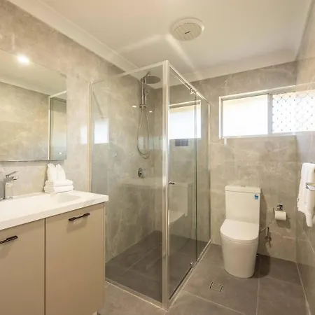 Super Value 4br House Near Westfield Shops And Parks