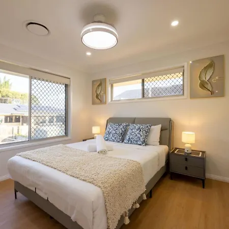Super Value 4br House Near Westfield Shops And Parks *