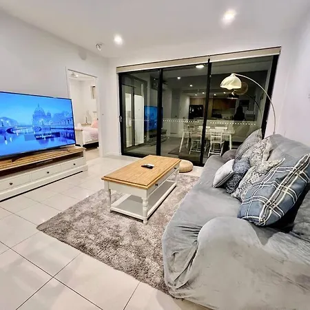 Modern Comfort Near Westfield