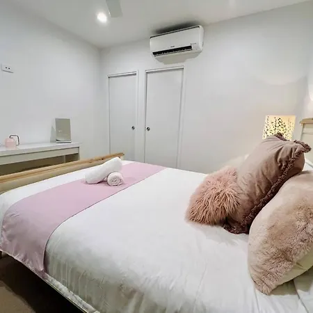 Apartment Modern Comfort Near Westfield *