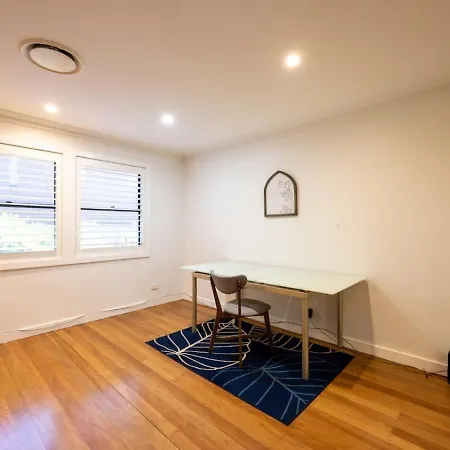Holiday home Stunning View 5br With Balcony Near Malls Uni And Cbd *