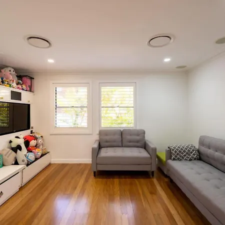 Stunning View 5br With Balcony Near Malls Uni And Cbd Holiday home *