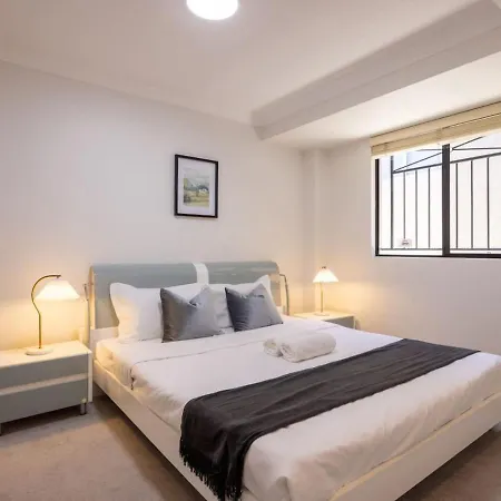 Holiday home Stunning View 5br With Balcony Near Malls Uni And Cbd *