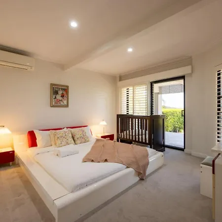 Stunning View 5br With Balcony Near Malls Uni And Cbd