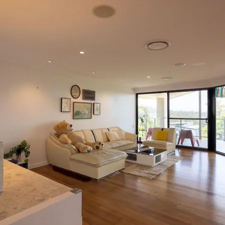 Holiday home Stunning View 5br With Balcony Near Malls Uni And Cbd