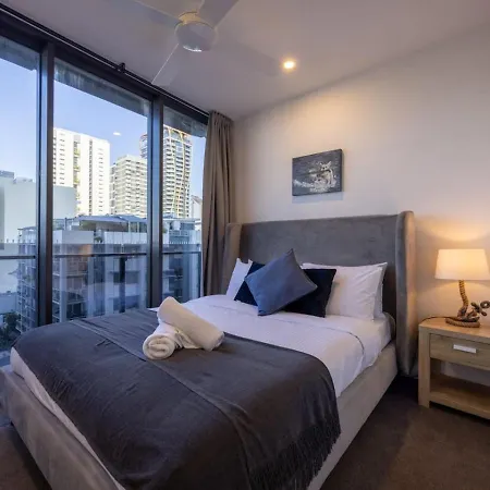 Apartment Cbd 3b2b Near Everything With Parking And Balcony
