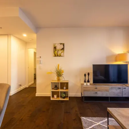 Apartment Cbd 3b2b Near Everything With Parking And Balcony Brisbane