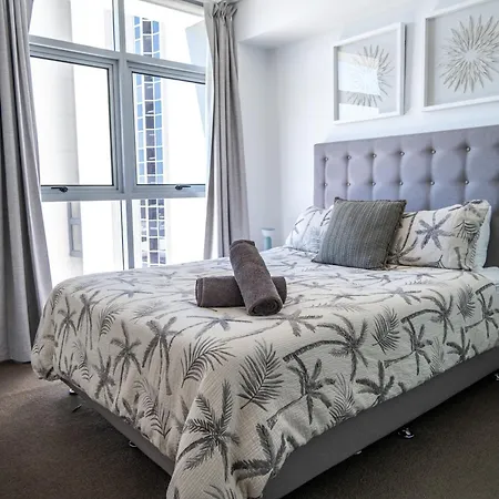 Luxury Riverfront Apartment *
