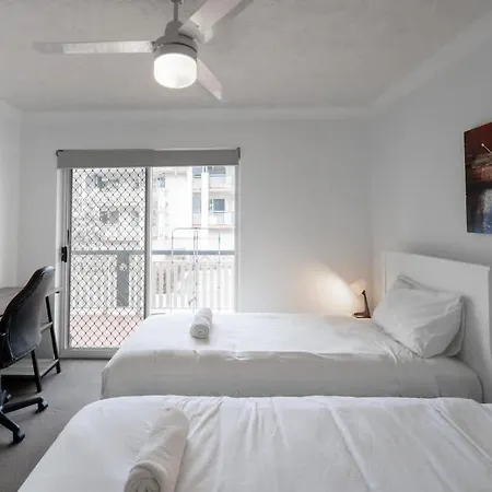 Spacious Inner-city Apartment *