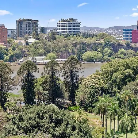 Luxe Living Chic2br In Prime Cbd Location