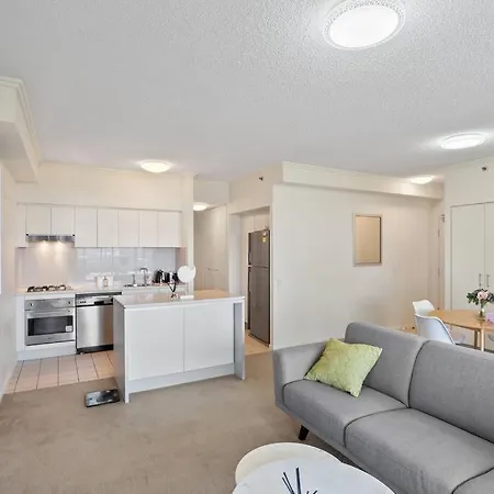 Luxe Living Chic2br In Prime Cbd Location Apartment