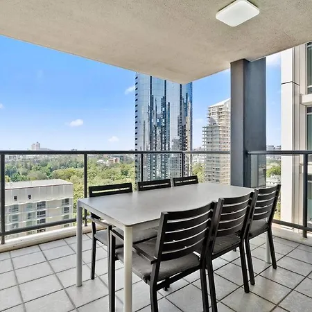 Luxe Living Chic2br In Prime Cbd Location Apartment