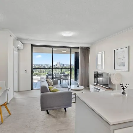 Luxe Living Chic2br In Prime Cbd Location Apartment