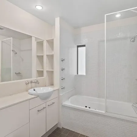 Apartment Luxe Living Chic2br In Prime Cbd Location
