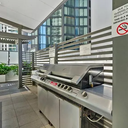 Luxe Living Chic2br In Prime Cbd Location Apartment